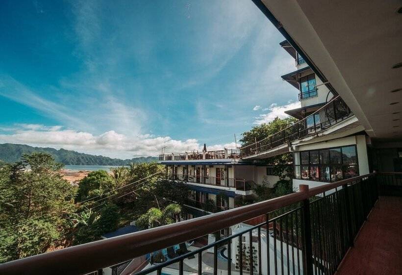 בית מלון כפרי Skylodge Resort