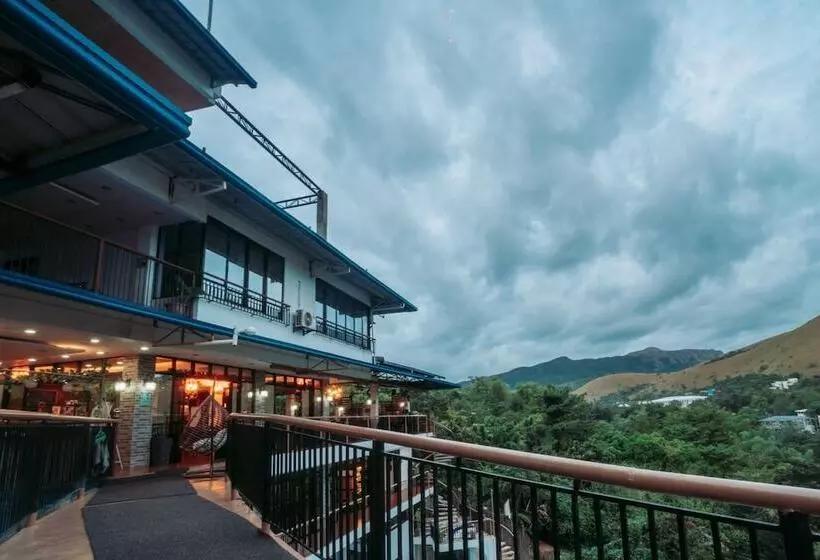 Hotelli Skylodge Resort