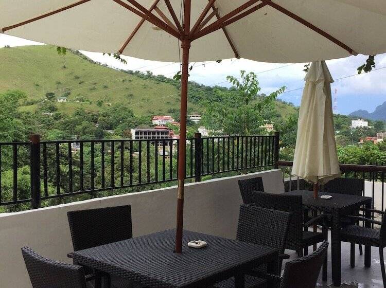 בית מלון כפרי Skylodge Resort