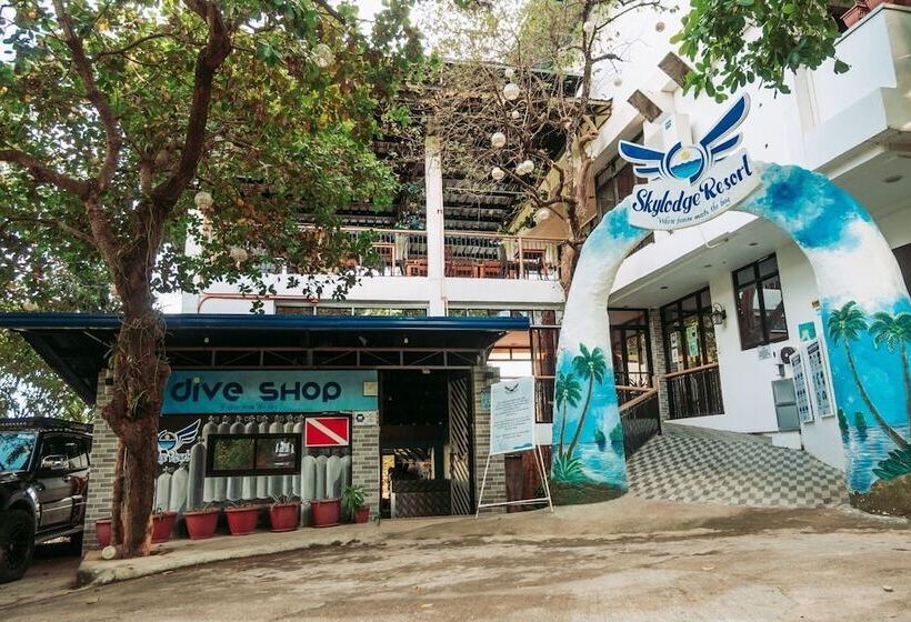 בית מלון כפרי Skylodge Resort