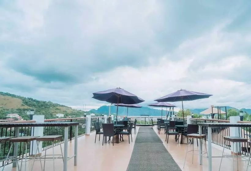 Hotelli Skylodge Resort