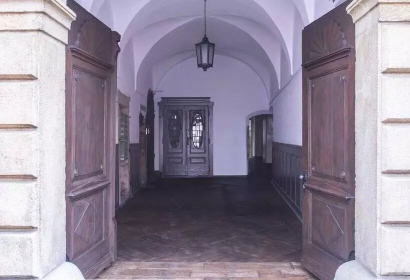 Mr 3 Apartments