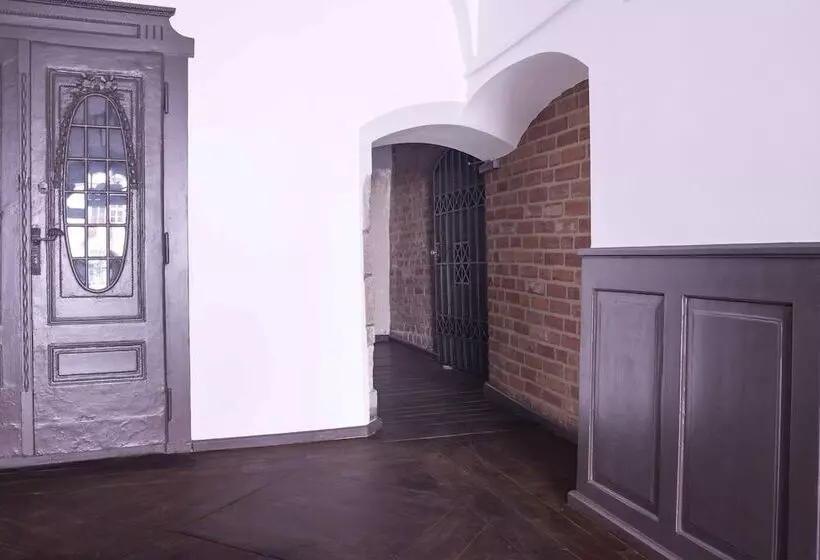 Mr 3 Apartments