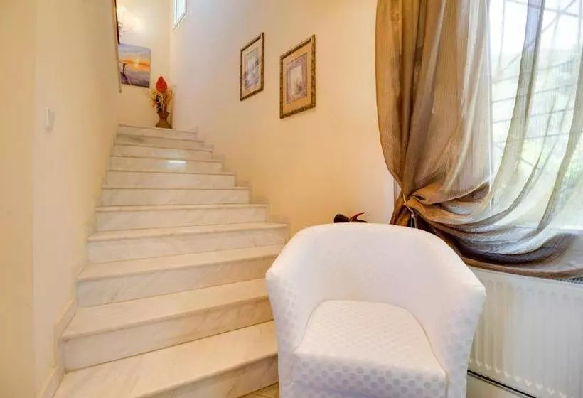 Villa Laguna
