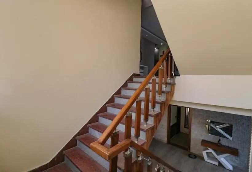 Fabhotel Narula