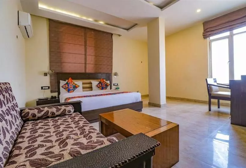 Fabhotel Narula