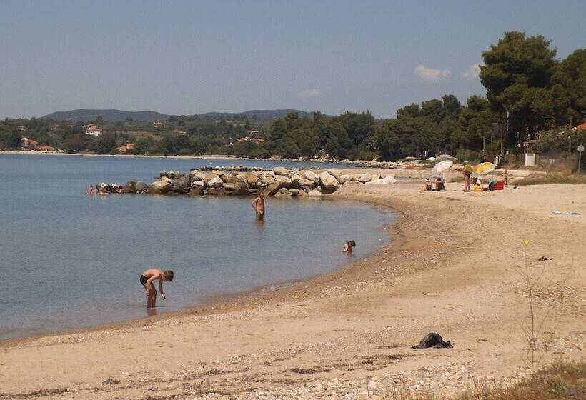 Finikas Garden Beach Resort Nikiti