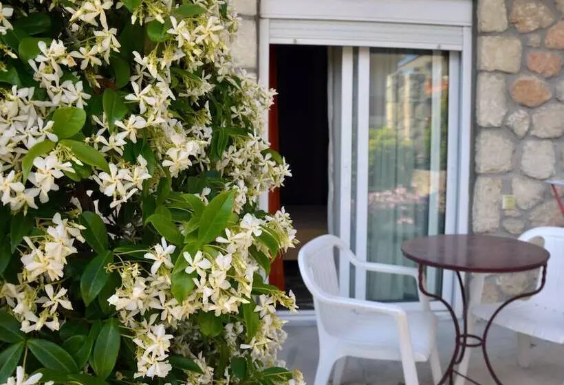 Giorgio Apartments