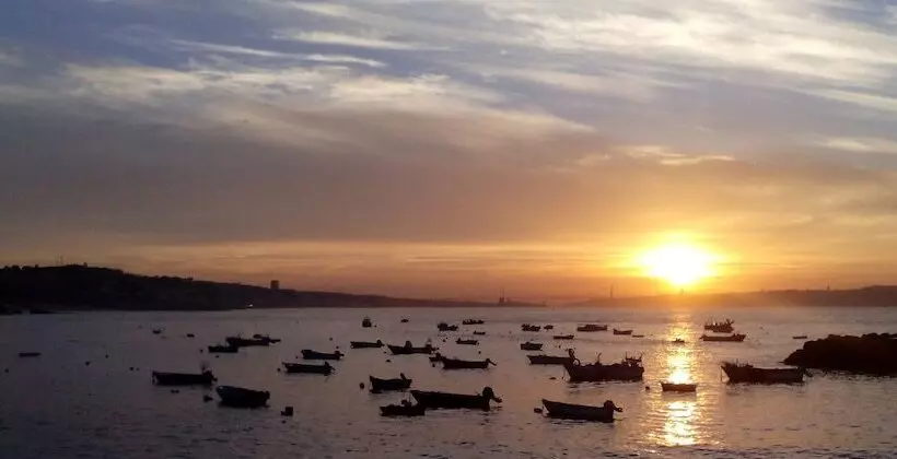 Help Yourself Hostels  Parede