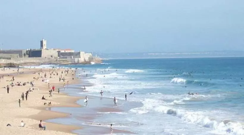 Help Yourself Hostels  Parede