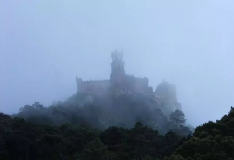 Help Yourself Hostels  Parede