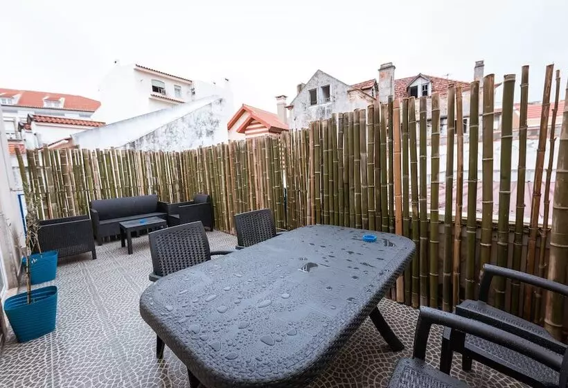 Help Yourself Hostels  Parede