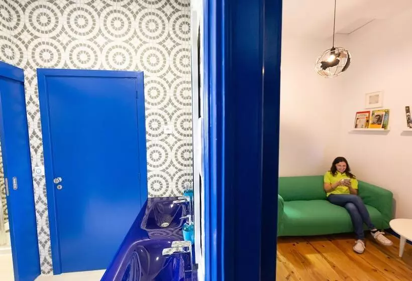 Help Yourself Hostels  Parede