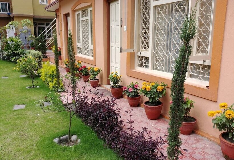 هتل Aarya Chaitya Inn