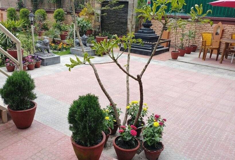 هتل Aarya Chaitya Inn