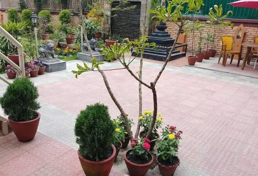 هتل Aarya Chaitya Inn