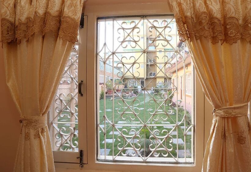 هتل Aarya Chaitya Inn