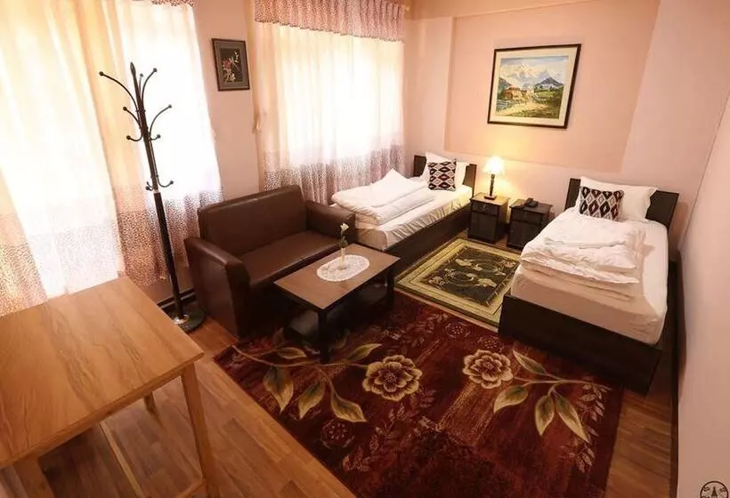 هتل Aarya Chaitya Inn