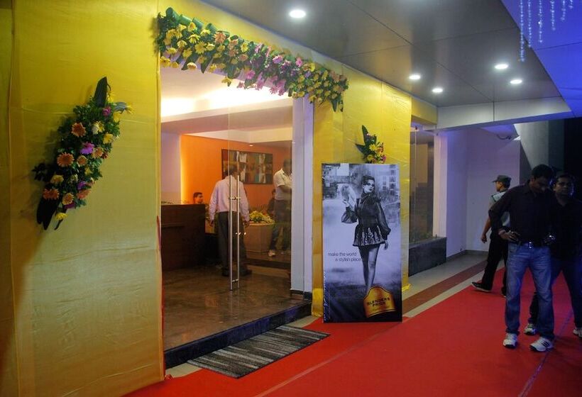 هتل The Manor   A Boutique