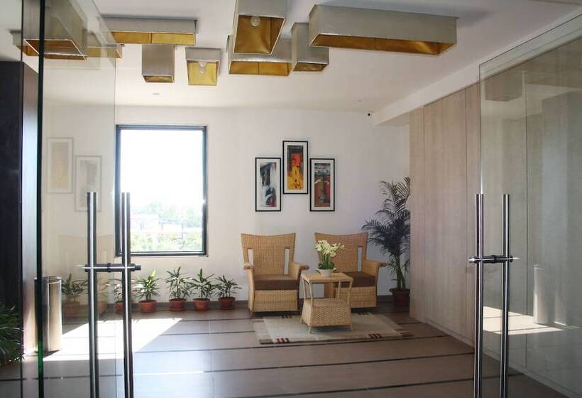 هتل The Manor   A Boutique