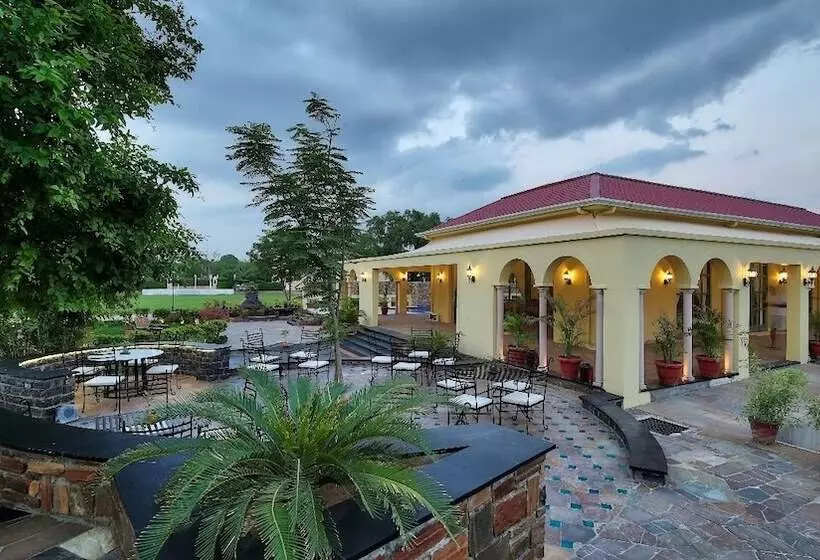 Hotelli The Rajwada Resort And Spa