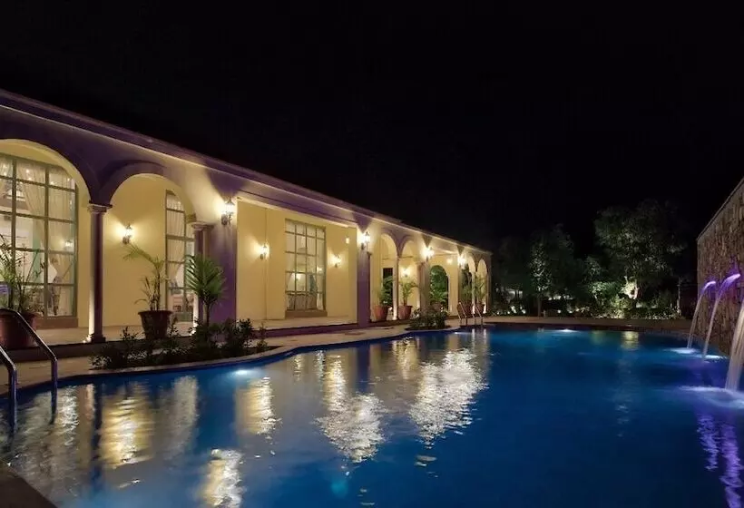 Hotelli The Rajwada Resort And Spa