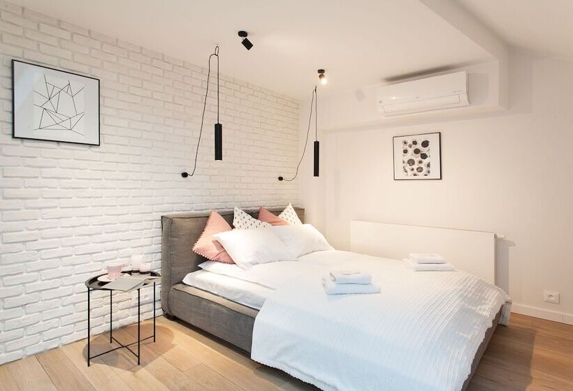 Mint Luxury Apartments At The Main Square