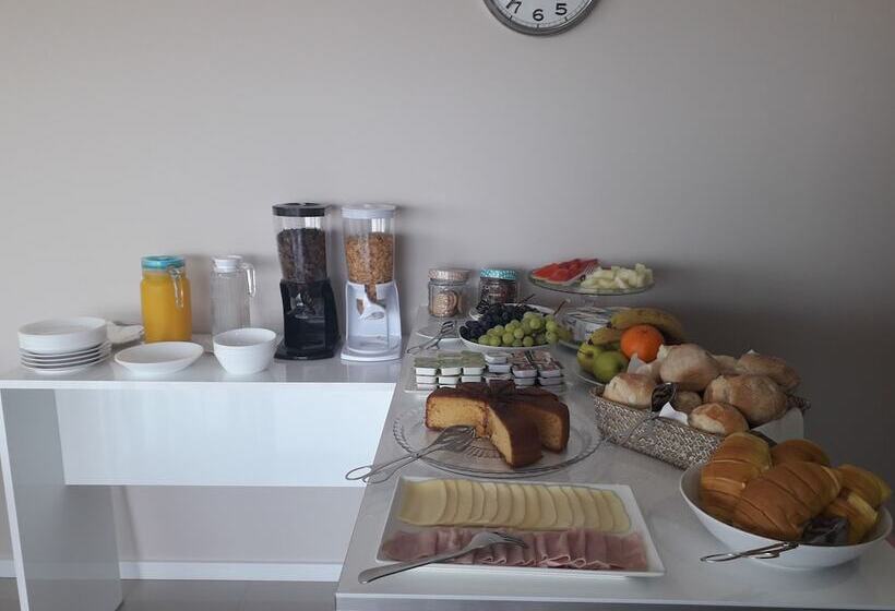 پانسیون Cmb Guesthouse