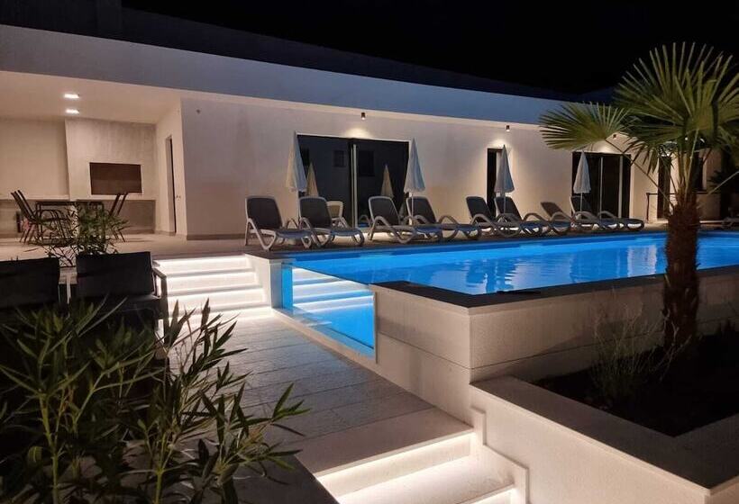 ペンション Villa Medak