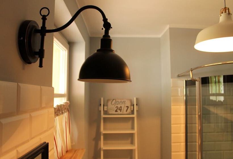 Sisters Lodge Hostel