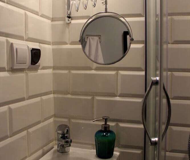 Sisters Lodge Hostel