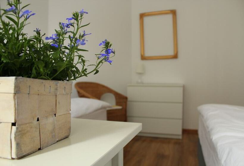 Sisters Lodge Hostel