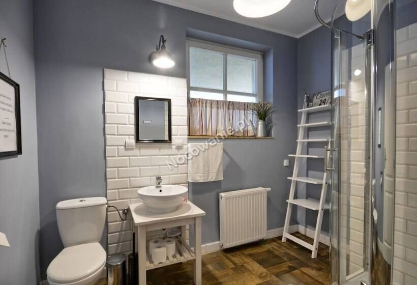 Sisters Lodge Hostel