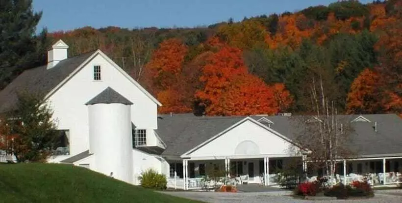 Отель The 1896 House Country Inn   Brookside & Pondside