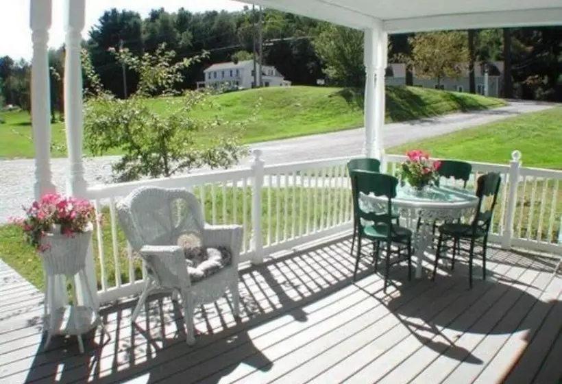 Отель The 1896 House Country Inn   Brookside & Pondside