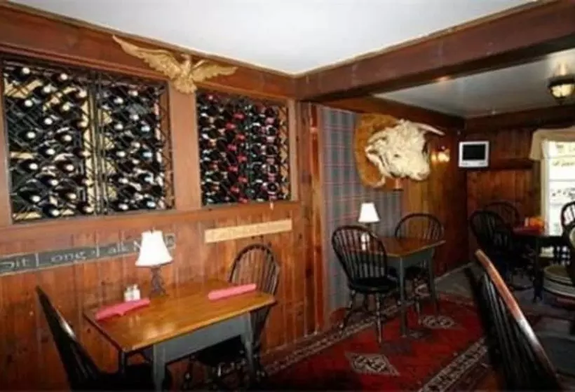 Отель The 1896 House Country Inn   Brookside & Pondside