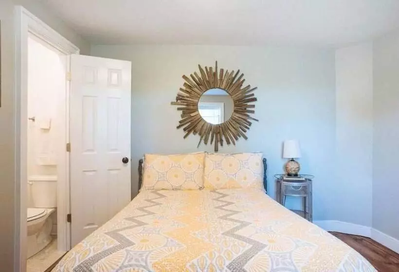 Отель The 1896 House Country Inn   Brookside & Pondside