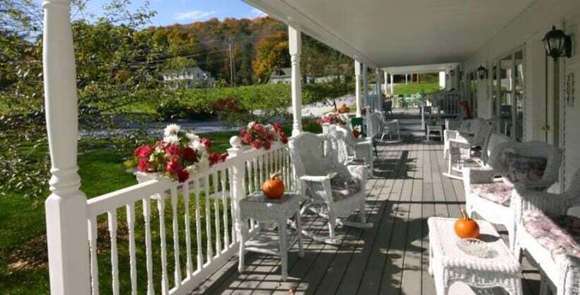 ホテル The 1896 House Country Inn   Brookside & Pondside