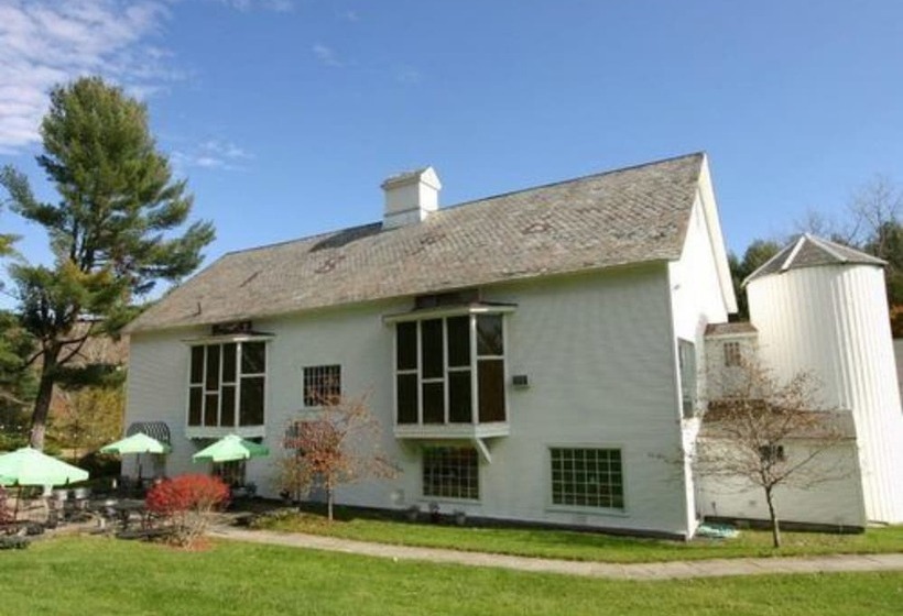 ホテル The 1896 House Country Inn   Brookside & Pondside