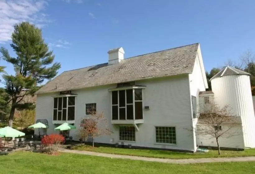 Отель The 1896 House Country Inn   Brookside & Pondside