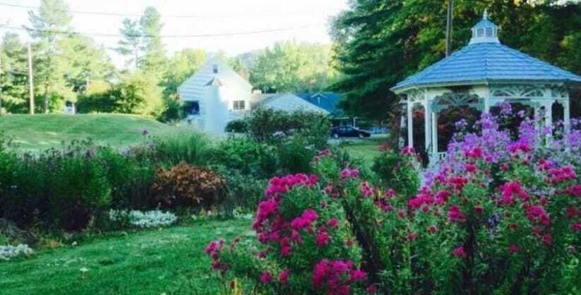 ホテル The 1896 House Country Inn   Brookside & Pondside