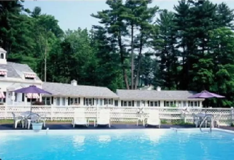 Отель The 1896 House Country Inn   Brookside & Pondside