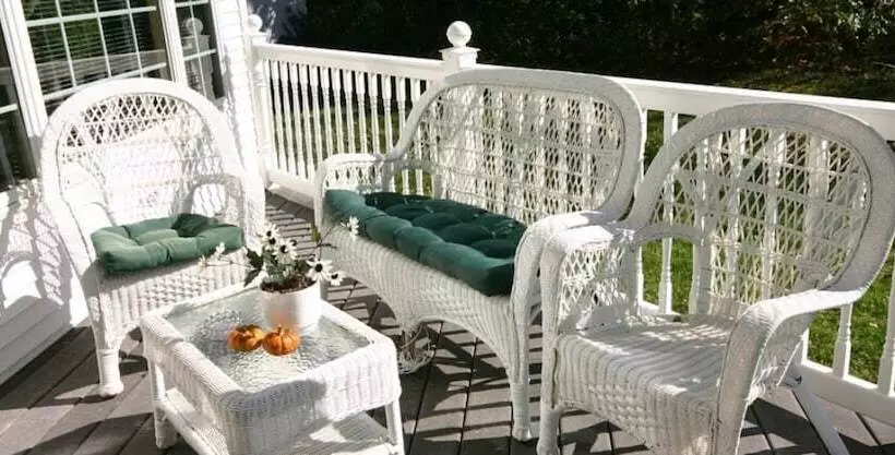 Отель The 1896 House Country Inn   Brookside & Pondside