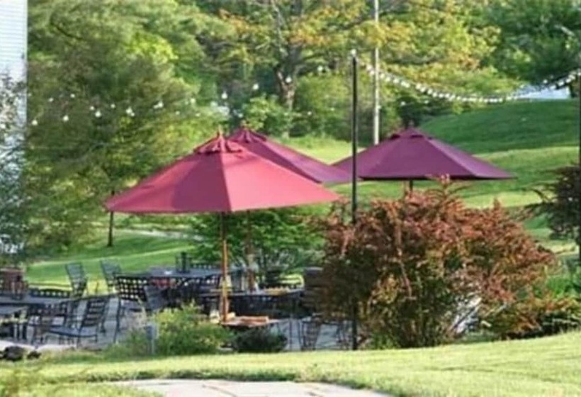 ホテル The 1896 House Country Inn   Brookside & Pondside