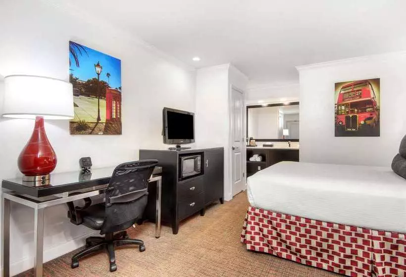 Aggie Inn, Ascend Hotel Collection