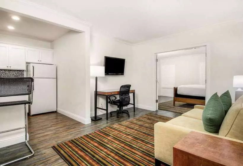 Aggie Inn, Ascend Hotel Collection