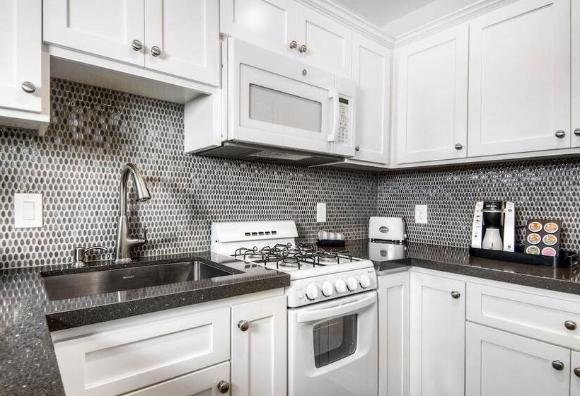 Aggie Inn, Ascend Hotel Collection