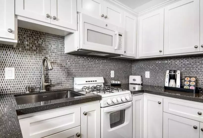 Aggie Inn, Ascend Hotel Collection