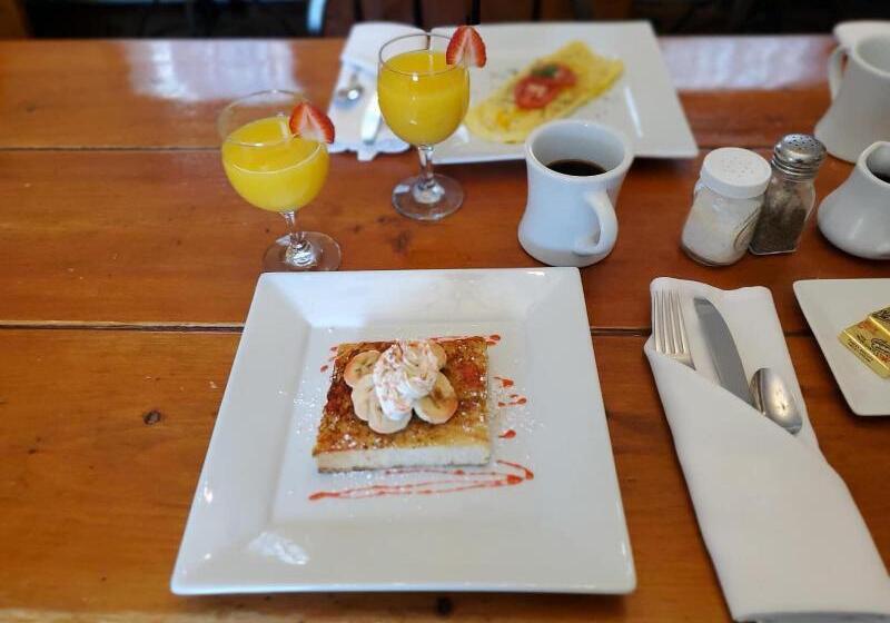 فندق Admiral Farragut Inn