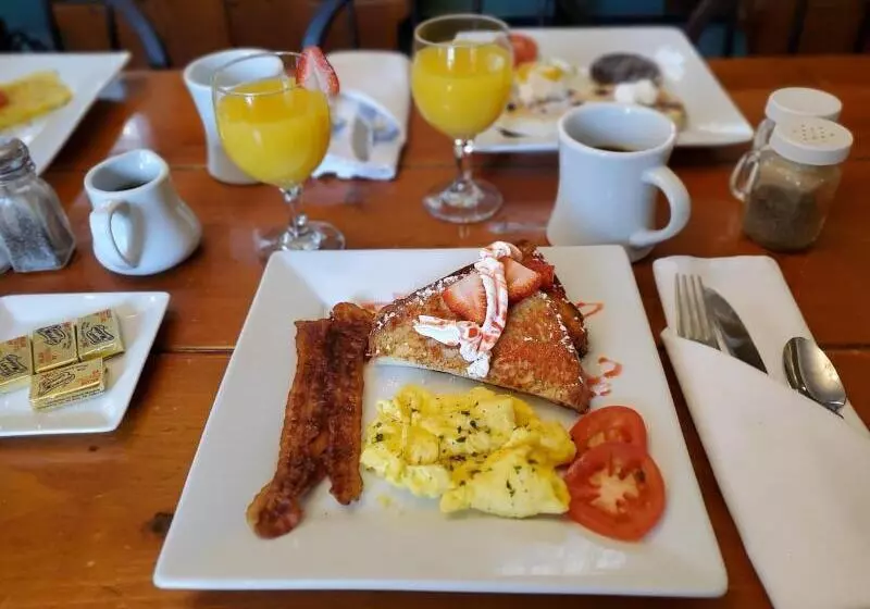 酒店 Admiral Farragut Inn